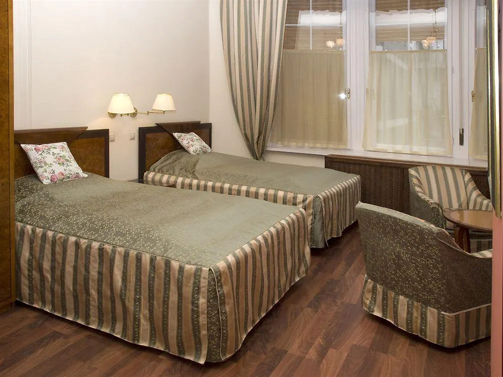 Evergreen Budapest Guest House 3*,